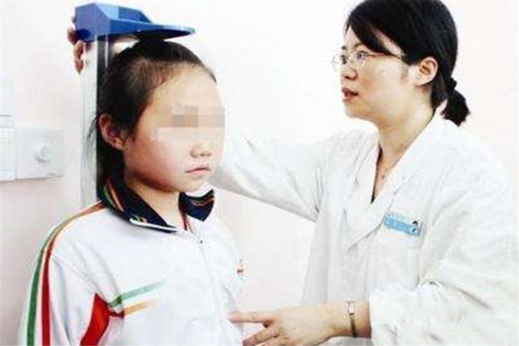 初潮期|女生第一次来月经,如果早于这个“年龄”,孩子身高容易受限制
