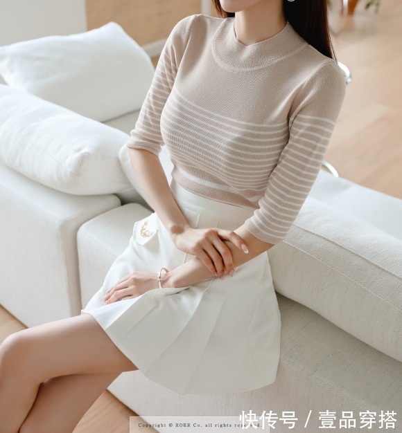 香麻|女神孙允珠高清时尚搭配:曲奇条纹香穗香麻轻羽半袖裙