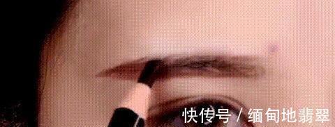 漂亮|聪明的女生才知道:上班尽量化“淡妆”,教你正确步骤,简单漂亮