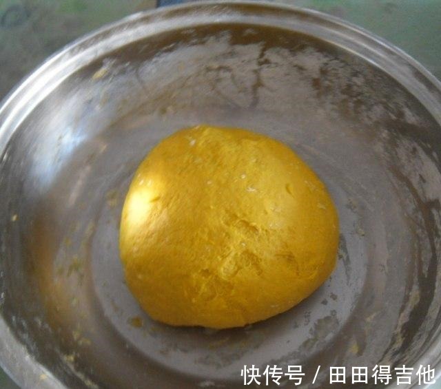 馒头|南瓜馒头，口感暄软，色泽也很好看！