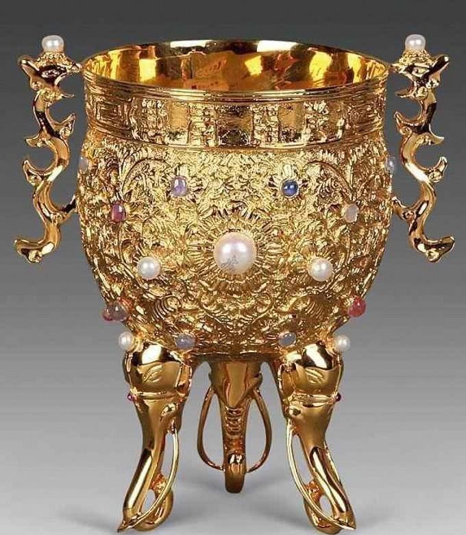 乾隆皇帝|为了制作一盏“杯子”,乾隆皇帝连下了十道圣旨