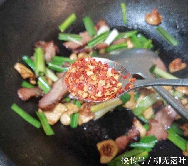 萝卜干炒腊肉,香辣咸香,开胃下饭