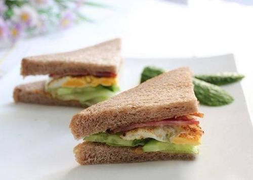 简单时尚的西式早餐