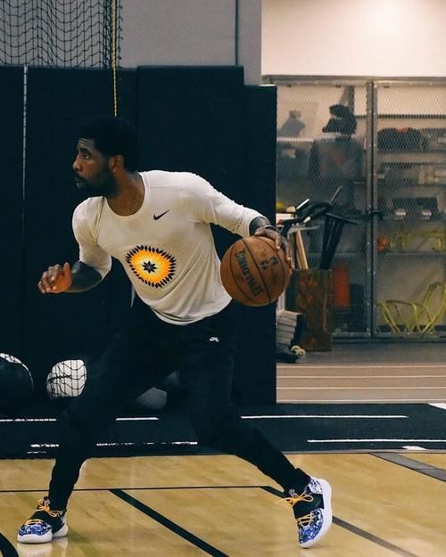 Kyrie Low 4曝光！没有气垫？