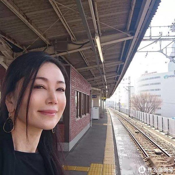 老房子|53岁的阿姨独居15年,没有丈夫和孩子,一个人的生活太爽了