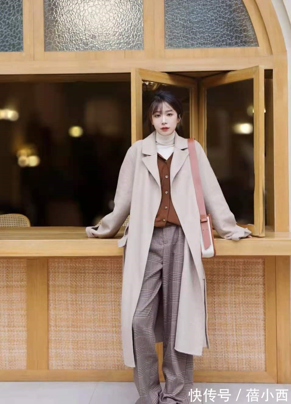 驼色|今年还是穿“大衣”最高级,选这4种颜色就够了,优雅到骨子里