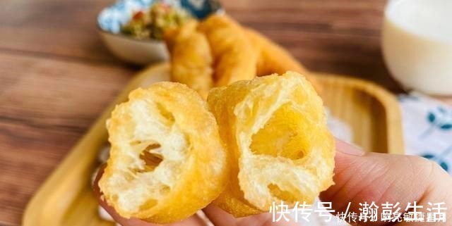 想吃|想吃油条在家做，食材简单易操作，蓬松酥脆，个个空心又好吃