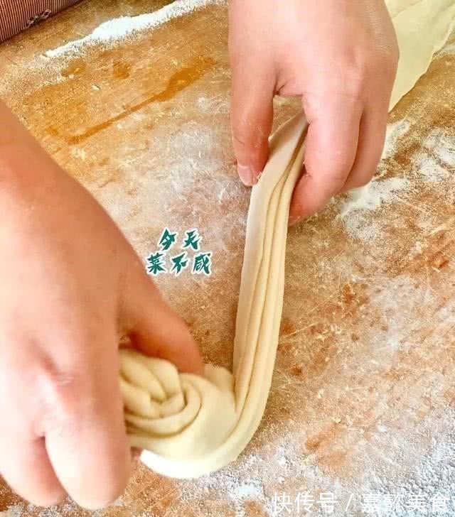 烙饼|温水或凉水和面都不对，试试我烙饼的特殊方法，松软酥香，放一天都不会硬