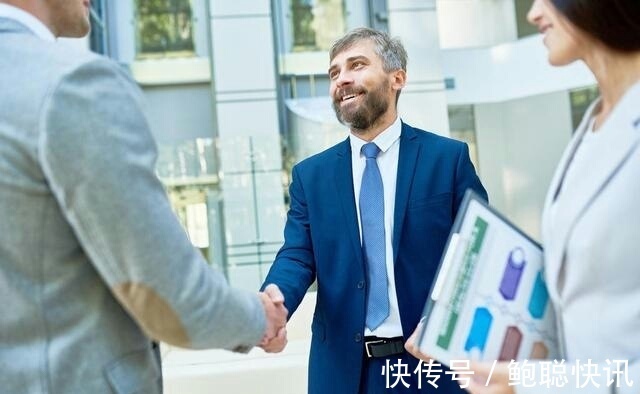 倾听时要注意的四个细节，做好三个同步，可以让顾客的话题不断