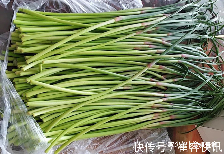 同样是蒜苔,“绿头”和“红头”有啥区别知道以后就别乱买了