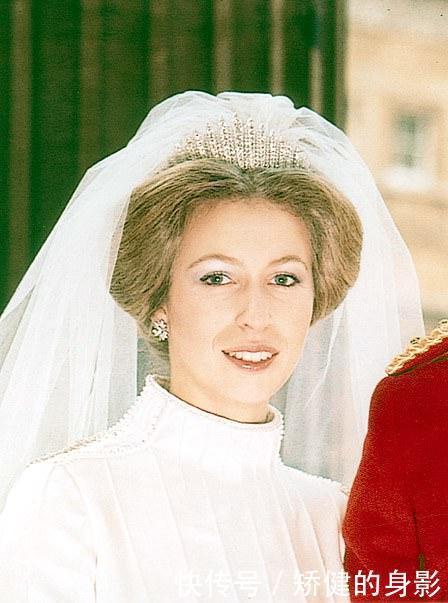 英王室官宣公主婚纱照!戴女王传家宝“流苏皇冠”惊艳,婚纱更绝