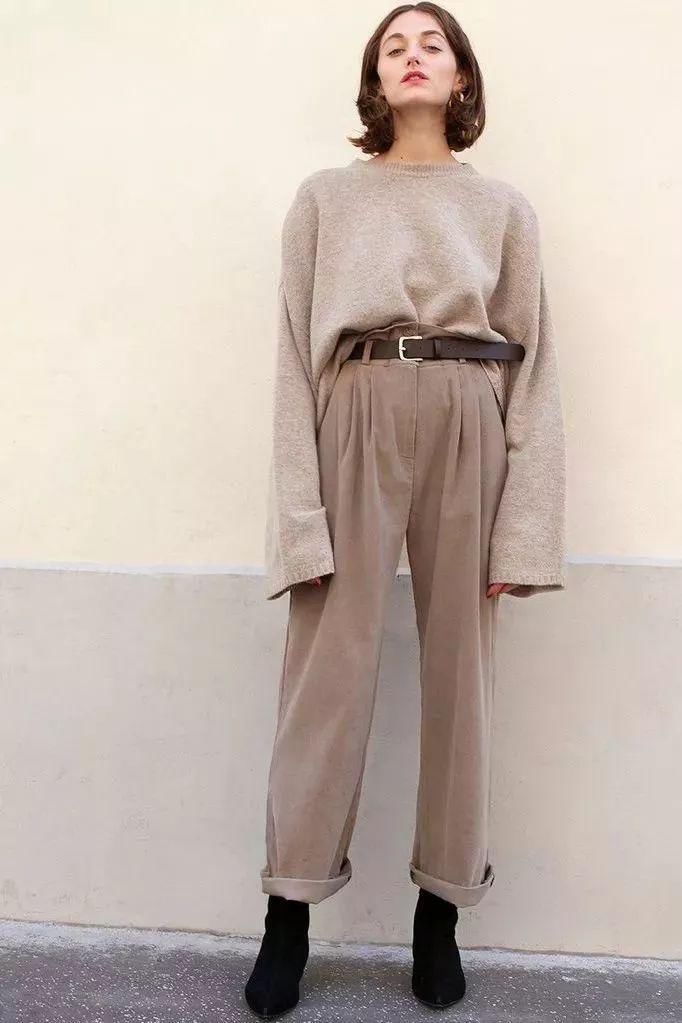  纸袋裤|别老穿阔腿裤了，今年秋冬这4条裤子最流行！