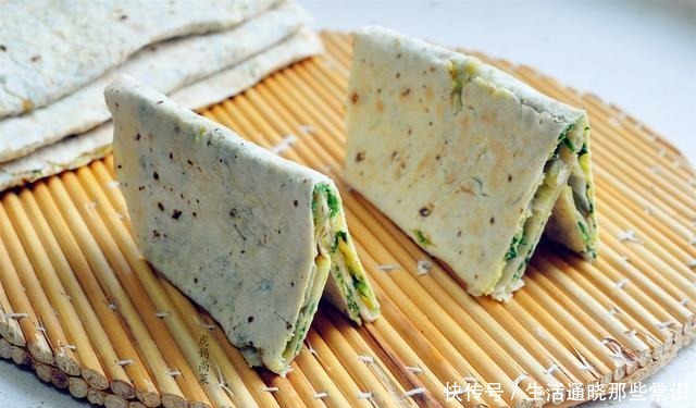 做老味沓馍,标配是春天的小葱,咬一口,外焦里软,喷喷香!