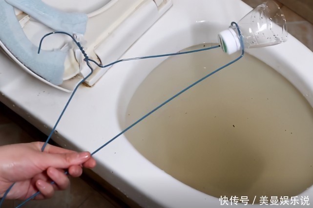 疏通|再堵的马桶,只需1个塑料瓶,3分钟快速疏通,别再花冤枉钱请人通
