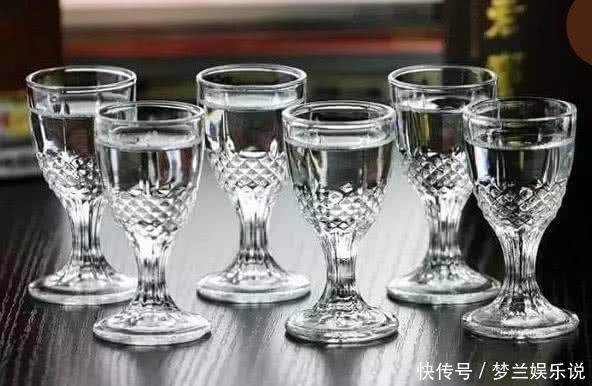 工人|十几块钱一瓶的白酒能喝吗听酒厂工人一说,才明白其中猫腻