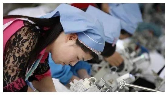 工厂|让曹德旺悲哀的就业观：年轻人情愿满大街跑外卖，为何不愿进工厂拿高薪呢？