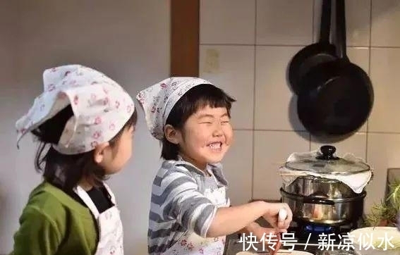 小m|人类幼崽有多可爱?这坑娃的妈给女儿拍了近千张“丑照”