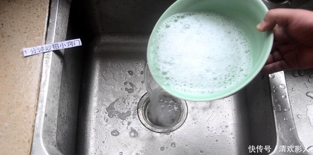 厨房下水道倒一碗水,实用,下水道不脏不堵也不臭,早知早受益!