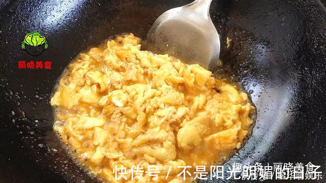 最近非常火爆的一道菜“灵魂炒蛋”,让鸡蛋身价倍增的隐藏新做法