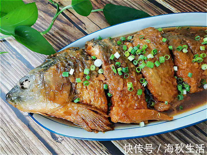 无论炖啥鱼,别再加酒加醋试试这样做,鱼肉更嫩更入味,还不腥