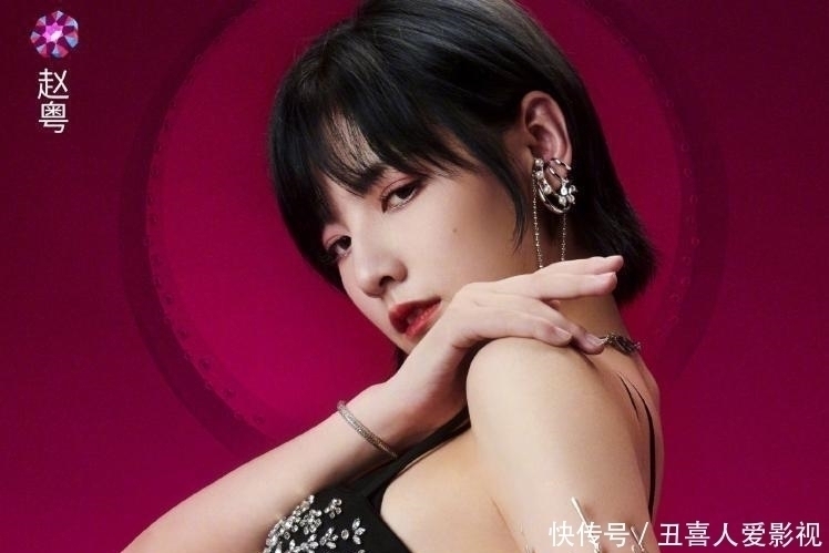 小蛮腰 硬糖少女新海报强势上线,大家皆是黑色衣服,唯有刘些宁不同