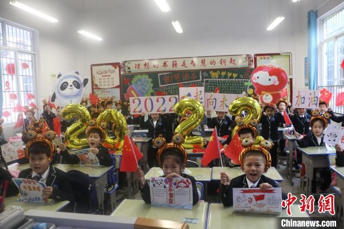 中小学|广西中小学开学第一课 学生花式展示寒假作业