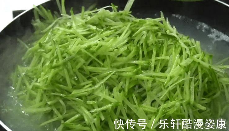 炸萝卜丸子,牢记调馅方法,出锅后外酥里嫩,好吃得停不下来