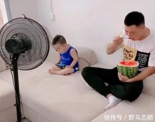 宝娃|“最懒爸爸”走红,为省事用电风扇喂宝宝吃西瓜,网友:大智若愚