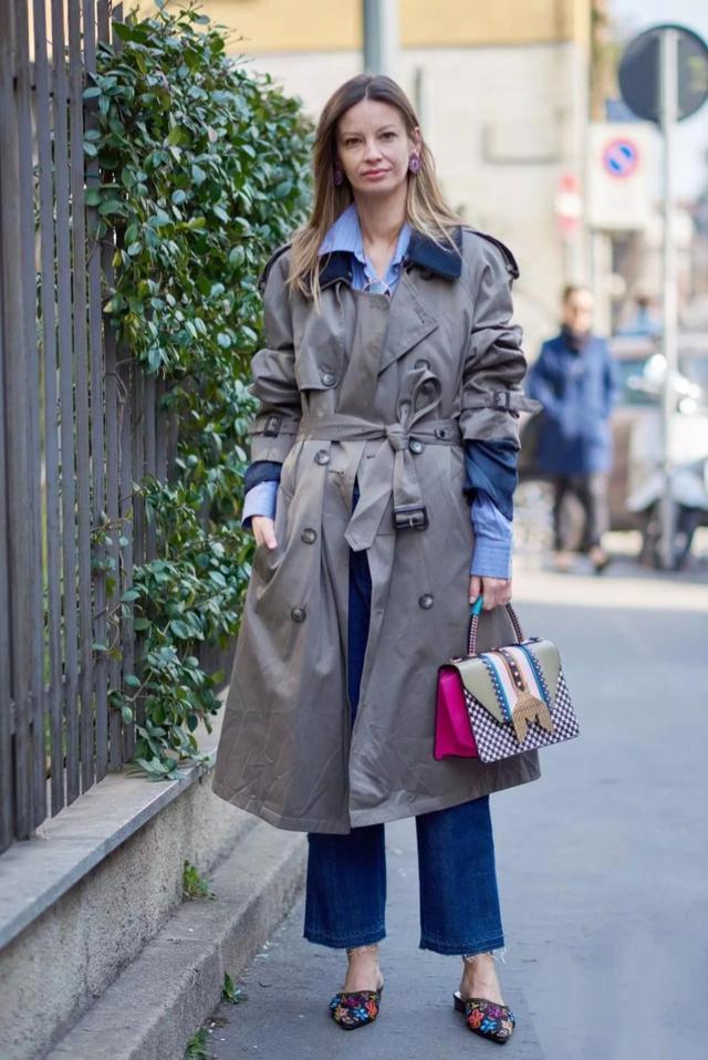 阔腿裤 别再穿高跟鞋了,现在流行''一脚蹬'',搭配阔腿裤,时髦舒适还显高