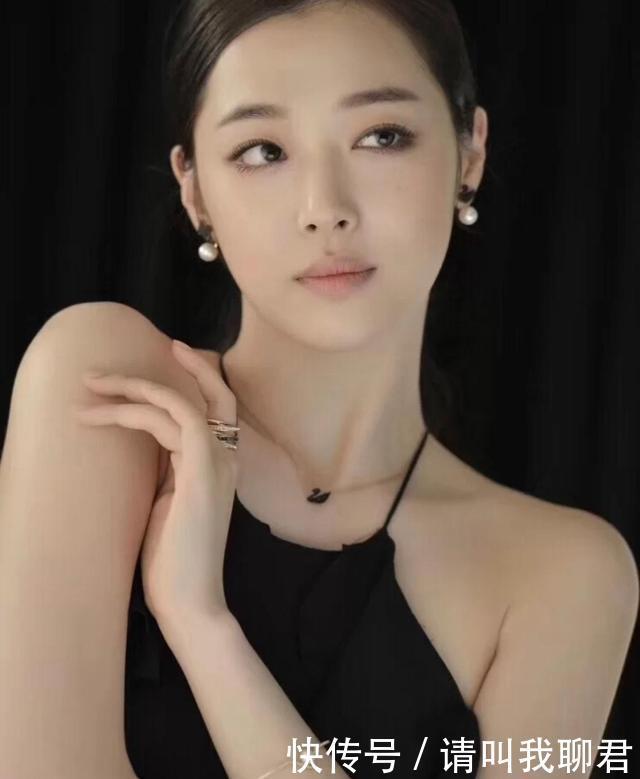 饰品|女生公认的大牌项链黑天鹅掉色严重，小蛮腰精致，蒂芙尼很抢手