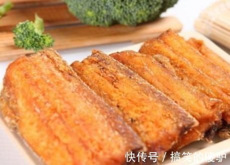 炸带鱼时,万万不能用错“粉”,否则带鱼不酥脆,还很腥