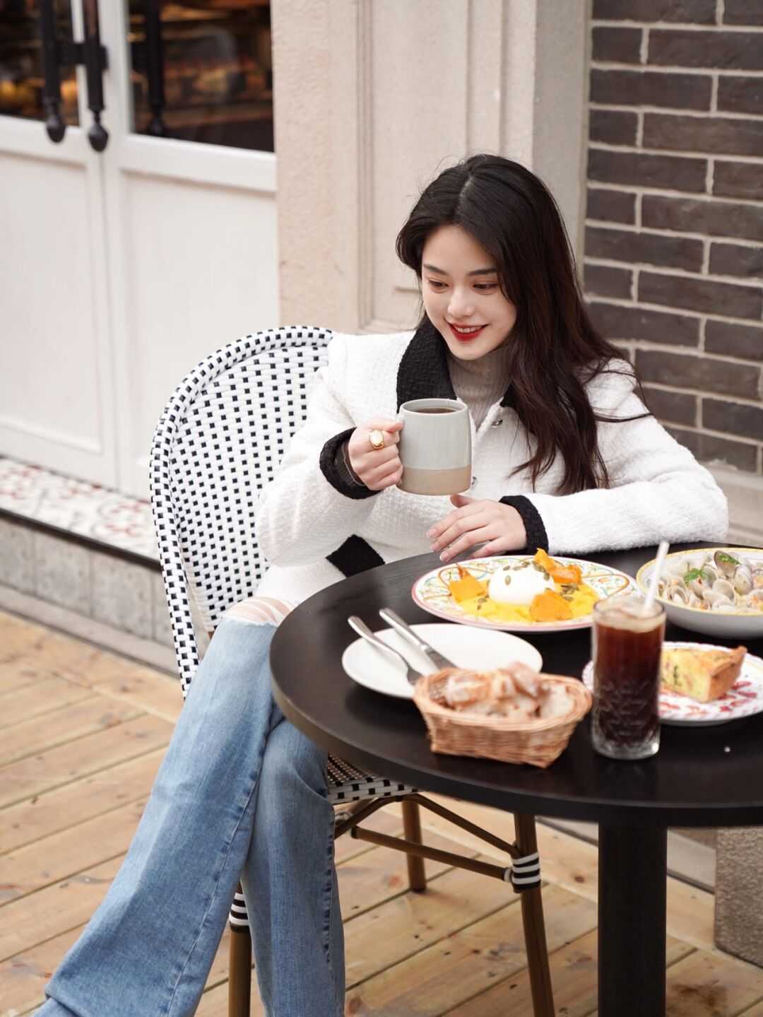 单品 适合早春的职场穿搭,这几种颜色稳重大气不挑人,咋穿都不出错