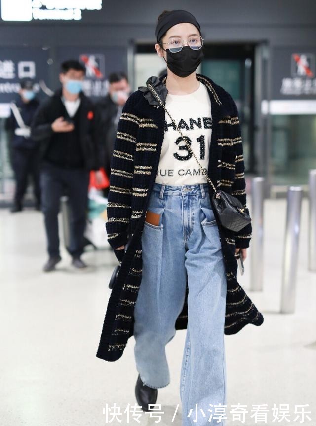 今年冬天火了一种穿法,叫“外套+老爹裤”,承包你一整季的时髦