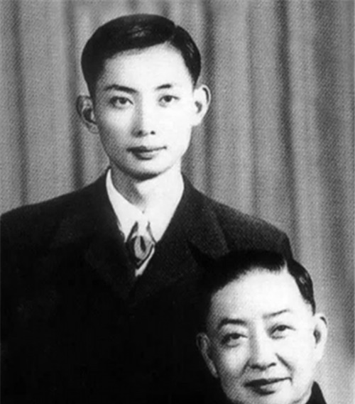 民国最成功二房,以正妻名义娶进门,赶走大房,还将三房拒之门外