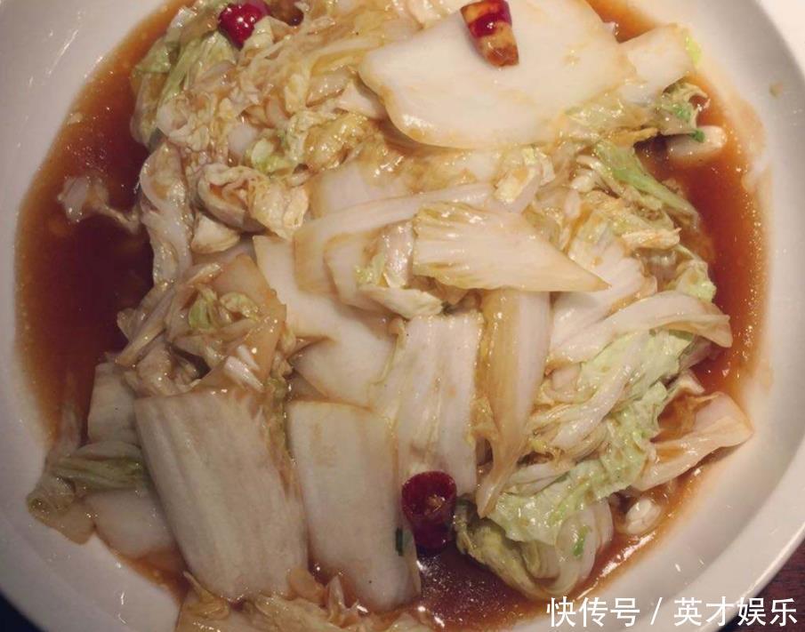 做醋溜白菜,万万不可直接下锅炒,多做一步,白菜脆嫩多汁更入味