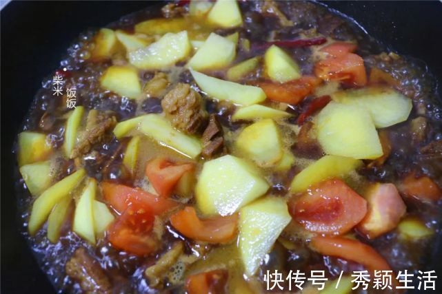 西红柿|牛肉怎么做好吃？加这两种食材一起炖，做法没难度，一准好吃
