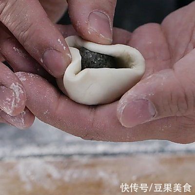 碧根果|来一碗糯叽叽、甜蜜蜜的芝麻汤圆吧