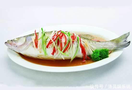 好吃|蒸鱼直接上锅蒸就行了吗教你一招,鱼不仅好吃,还不腥