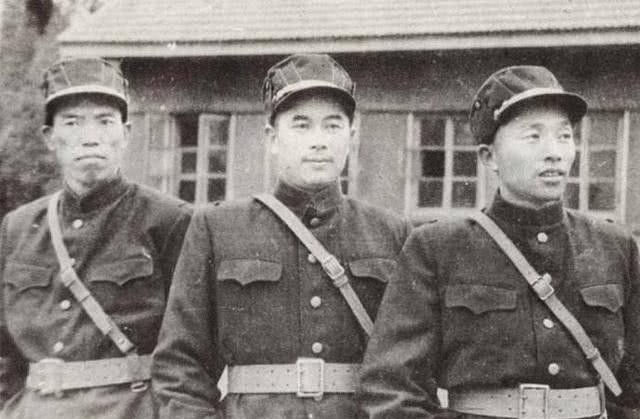 当上|抗战八年,梁兴初从八路军的一位营长,最终当上了师长