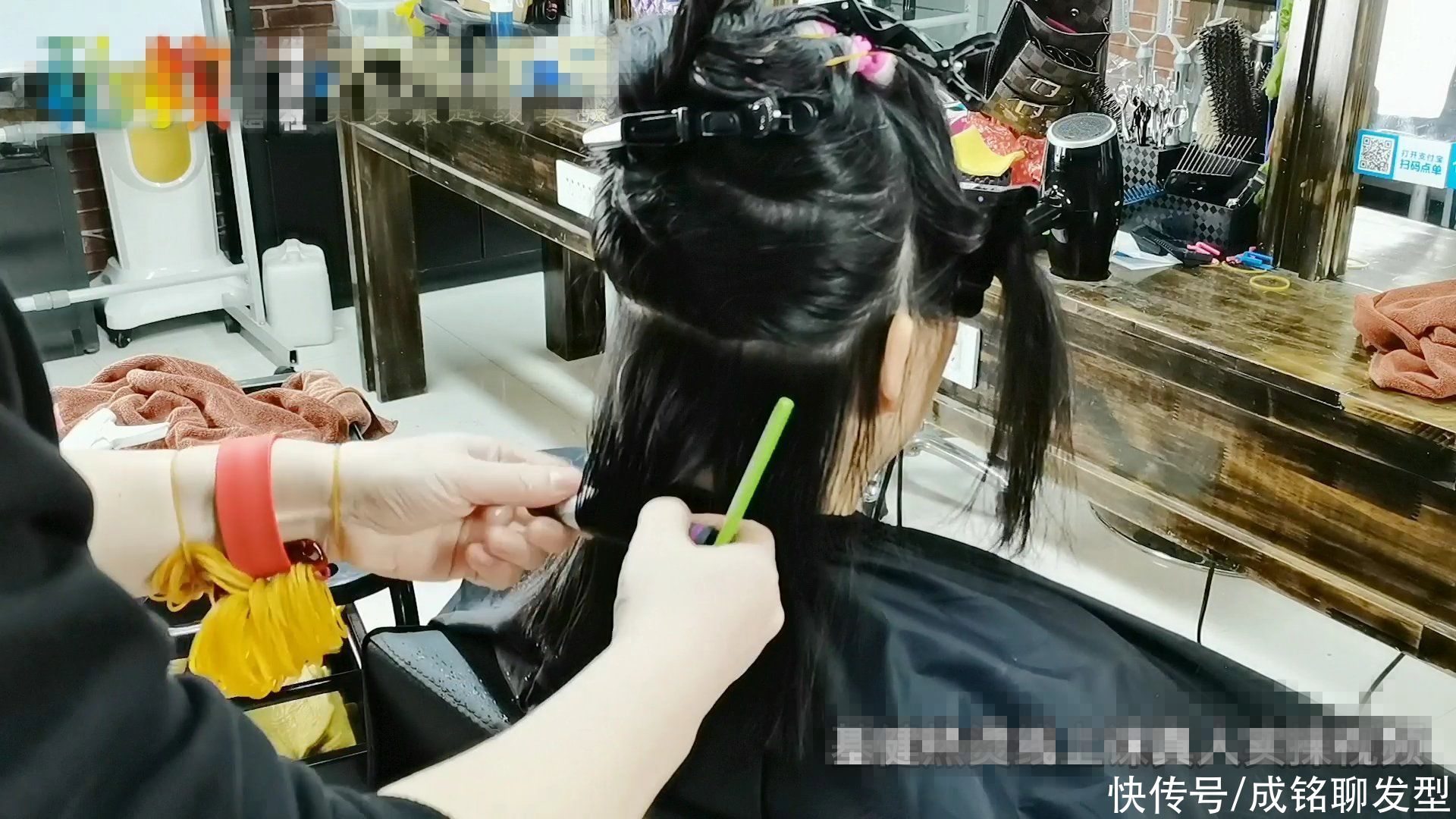 年过五十发量少怎么烫减龄？摩根烫+螺旋卷，蓬松洋气又显发量多