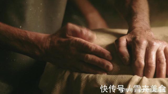 格鲁耶尔|可做“火锅”的奶酪,一个就要20000块,切开让人直流口水