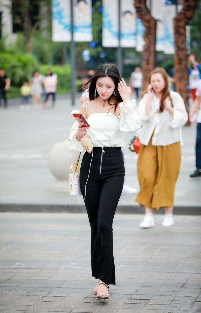 ½ÖÅÄÁ½Î»´©´îʱÉеÄС½ã½ã£¬Éí×˸ßÌôåüÃÄ£¬¾ÍÊÇÄǰãÎüÒýÈË