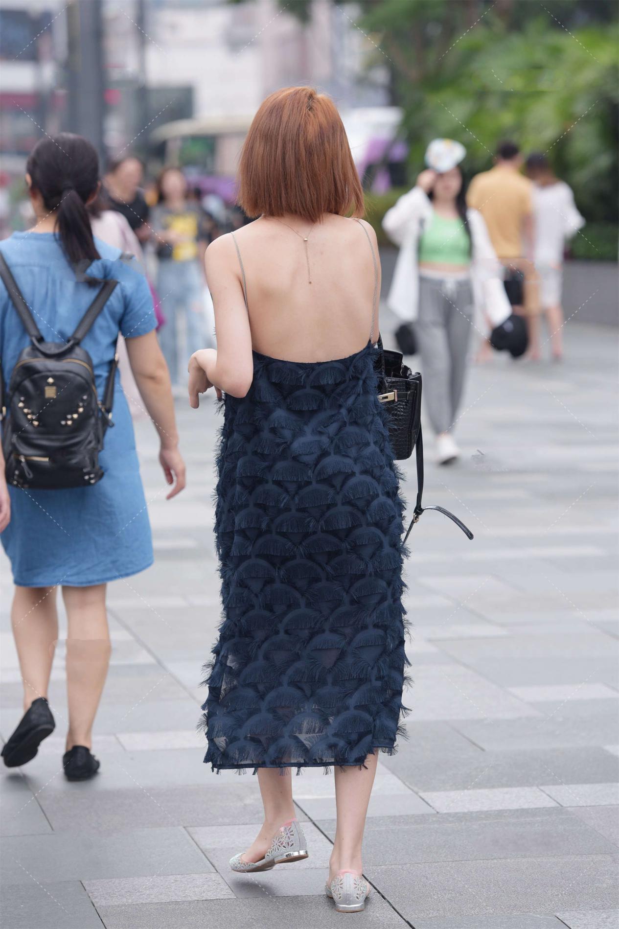 场合|黑色流苏羽毛裙, 一件衣服, 多种场合, 轻松穿出时尚感