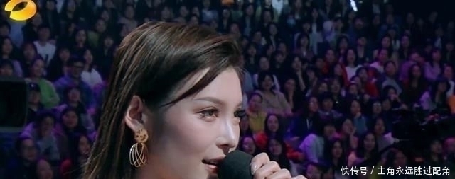 王一博 女观众在《向上》当场表白,看清王一博的表情,网友疯狂截图