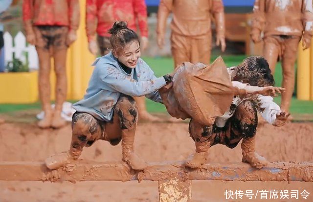 李晨|宋雨琦玩游戏耍赖，每次都用手挡住脸，还得意地说：我的脸很干