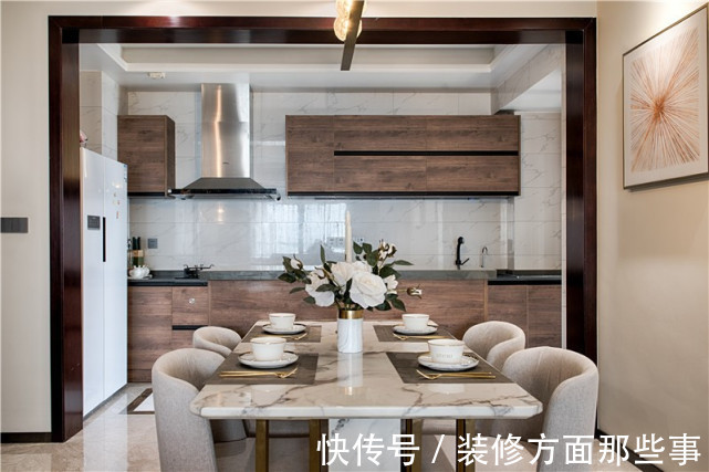 四居室|139平港式风四居室,厨房开放式设计搭配岛台好漂亮