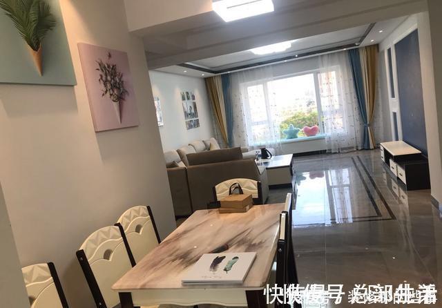 壁纸|130平新房装修花22万,客厅没阳台但超级漂亮,最满意一屋子窗帘