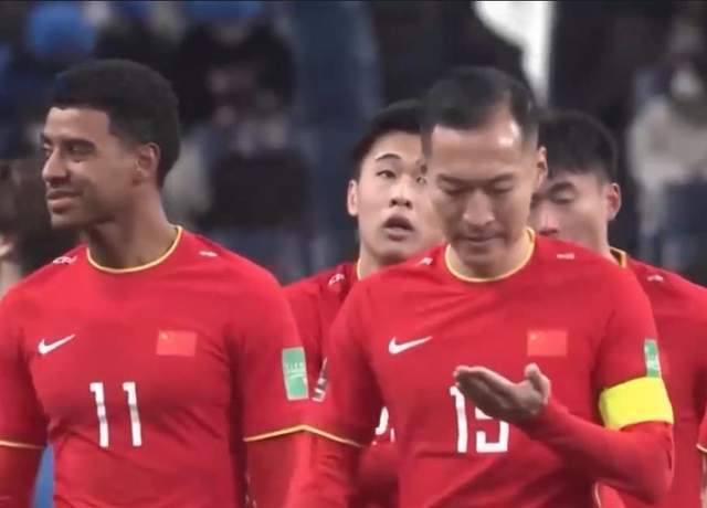 老挝队|越南足球再创佳绩获27万奖金!球迷:国足赢越南都奖600万!