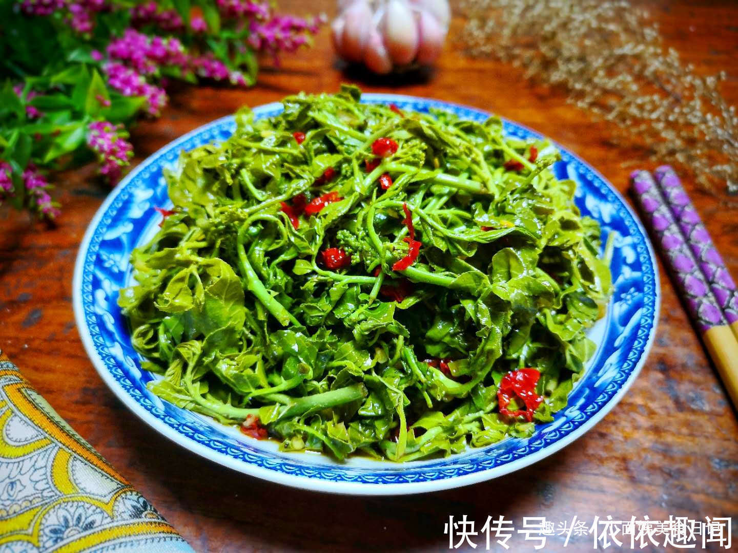 这树叶很多人都没吃过，比香椿芽还香，一烫一拌，是最好开胃菜！