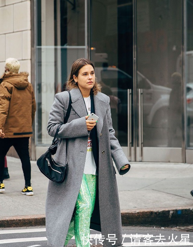 流行|冬季穿西装别配小皮靴了,今年流行这款鞋子,显瘦又洋气